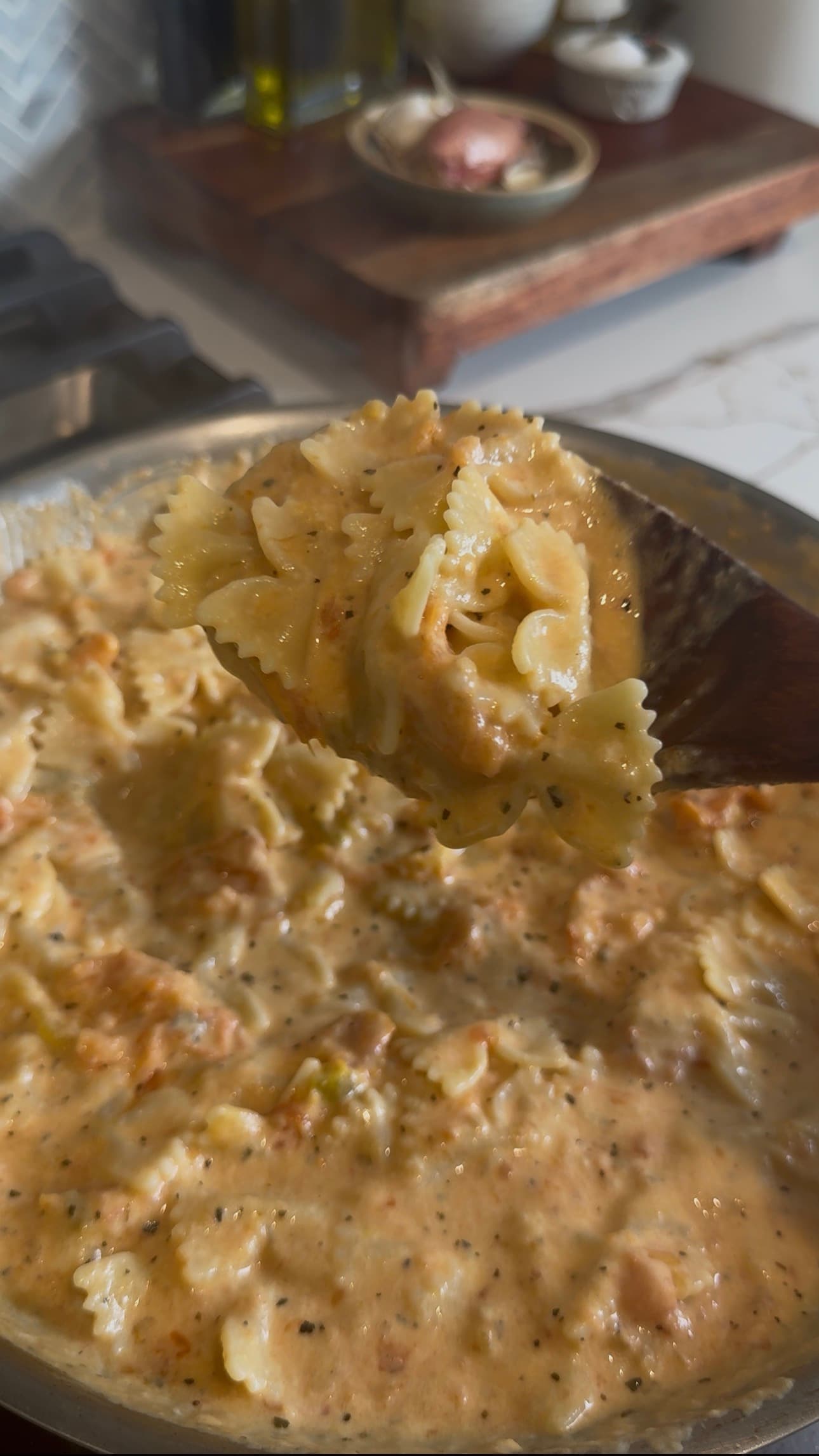 Creamy Cheddar Fresh Tomato Pasta